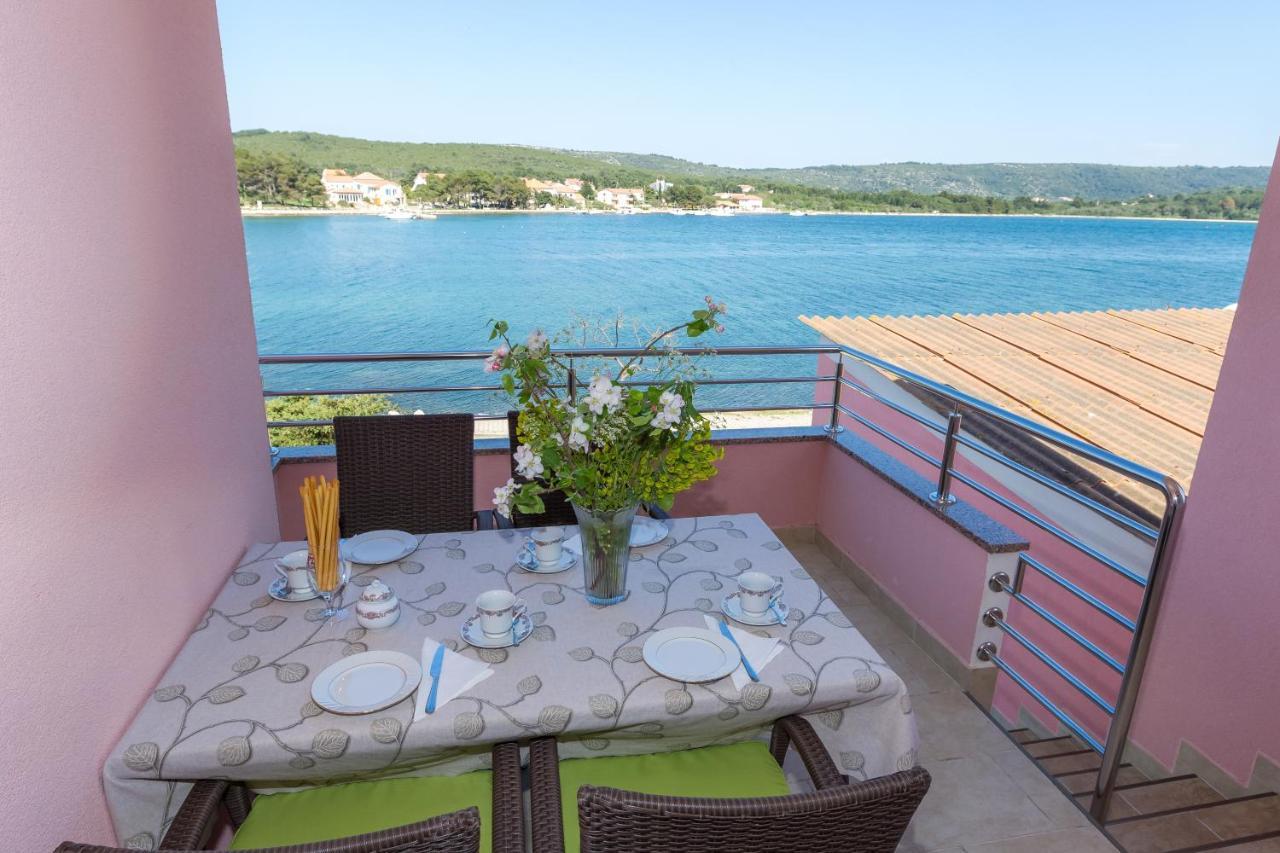 Apartments By The Sea Veli Rat, Dugi Otok - 11525 المظهر الخارجي الصورة